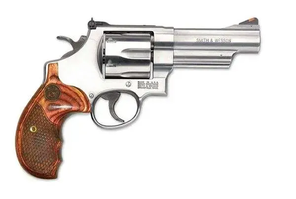 S&W Model 629 Deluxe 44 Rem Mag, 3" Barrel & 6rd Cylinder, Textured Wood Grip