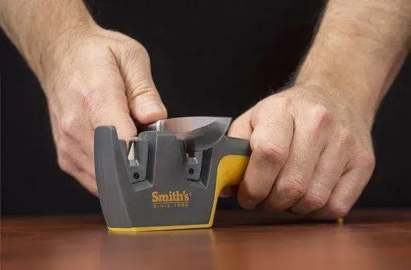 Smiths Products 50090 Edge Pro Pull-Thru Sharpener Coarse, Extra Fine Carbide, Ceramic Sharpener Rubber Handle Gray